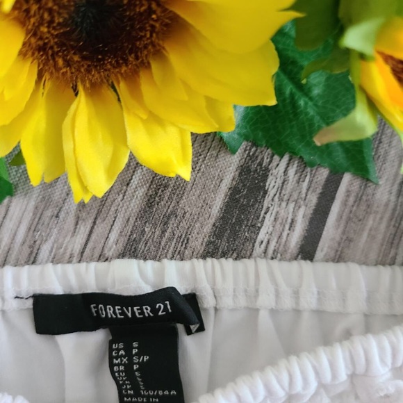 Forever 21– white crop top - Picture 2 of 3